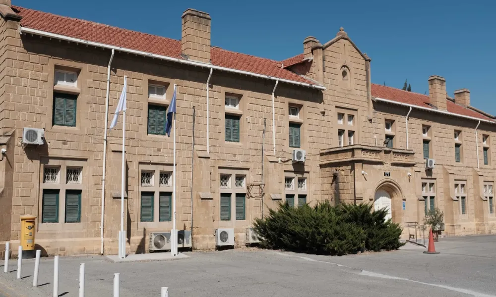 Υπό οκταήμερη κράτηση ο 53χρονος για την υπόθεση γυναικοκτονίας και απόπειρας φόνου