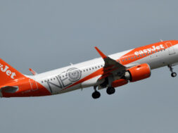 easyjet-g-uzhe-airbus-a320neo-at-cdg