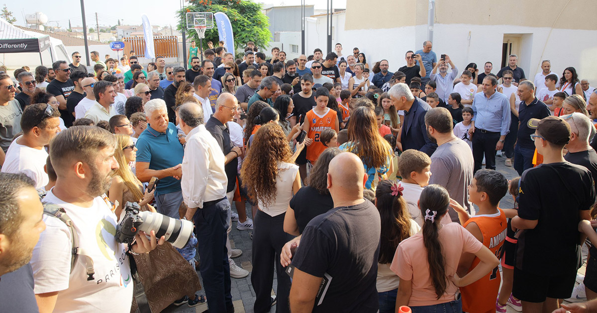 Το αδιαχώρητο στην παρουσίαση του βιβλίου του Παναγιώτη Γιαννάκη στην Αραδίππου (φωτορεπορτάζ) Το αδιαχώρητο στην παρουσίαση του βιβλίου του Παναγιώτη Γιαννάκη στην Αραδίππου (φωτορεπορτάζ)