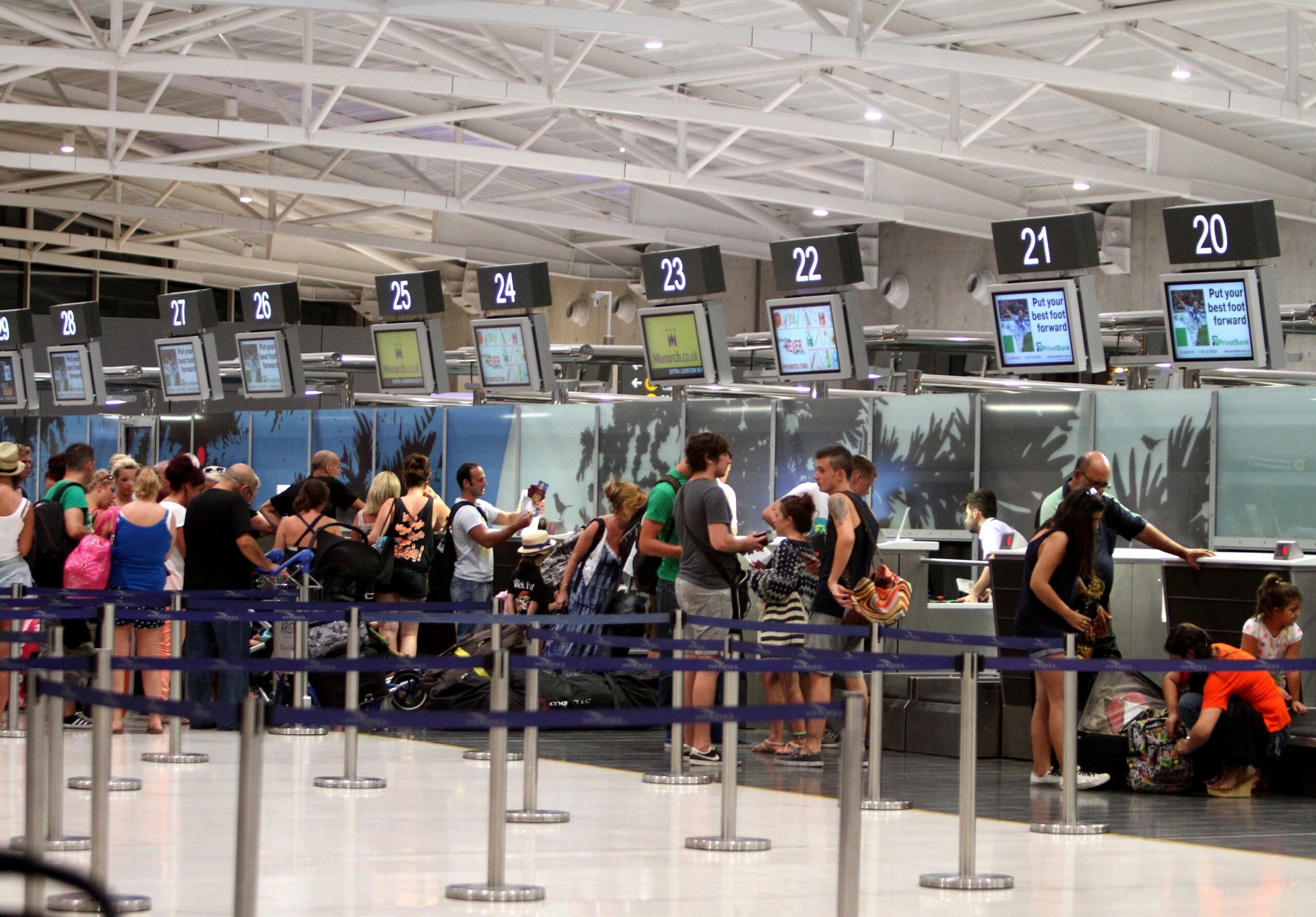Ταλαιπωρία στα αεροδρόμια λόγω προβλήματος στο σύστημα της Αστυνομίας Ταλαιπωρία στα αεροδρόμια λόγω προβλήματος στο σύστημα της Αστυνομίας