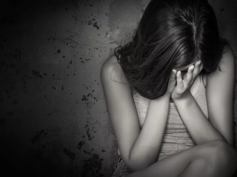 Η απόλυτη φρίκη στη Θεσσαλονίκη: Συνελήφθησαν “μη-τέρα” και σύντοροφος για βιασμό μικρού κοριτσιού