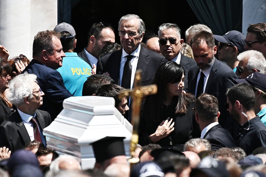 Συγκλονιστικός αποχαιρετισμός του Αντώνη Σαμαρά στην κόρη του, Λένα: Ευχαριστώ τον Θεό που μας έδωσε αυτό το δώρο έστω για 34 χρόνια