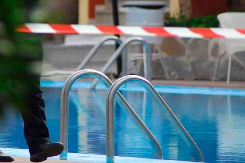 Διασωληνωμένο στο Μακάρειο Νοσοκομείο 4χρονο αγοράκι που εντοπίστηκε στο βυθό πισίνας ξενοδοχείου