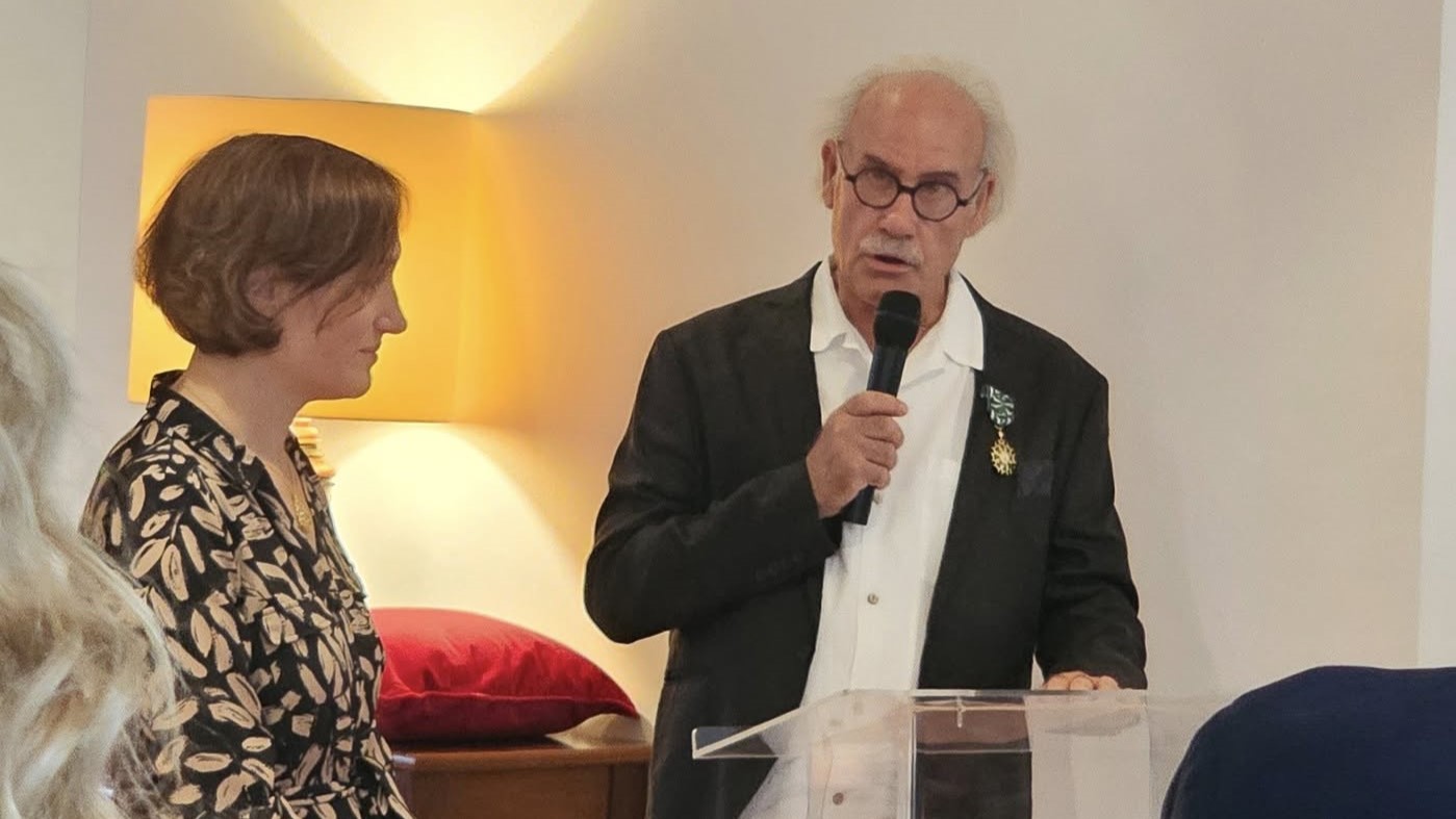 Στον Θεόδουλο Γρηγορίου το παράσημο αξιωματούχου των Τεχνών και Γραμμάτων της Γαλλίας (BINTEO)