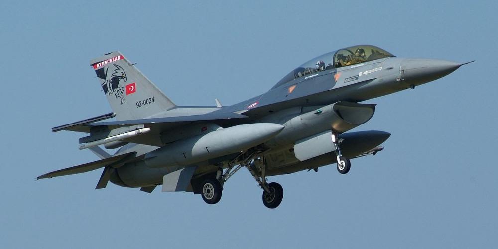 Τ/κ ΜΜΕ: Εκπαιδευτική πτήση τουρκικών πολεμικών νότια της Κύπρου