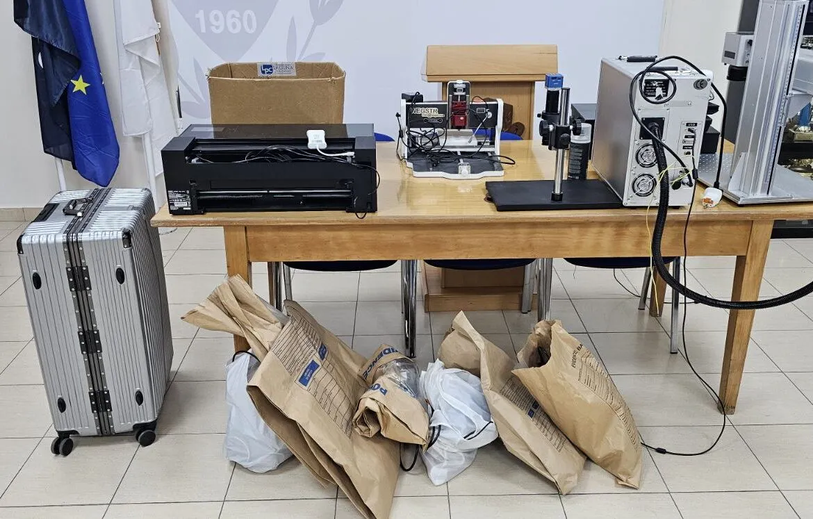 Ανθρωποκυνηγητό για τη σύλληψη 34χρονου στη Λάρνακα – Είχε στήσει εργαστήριο κατασκευής πλαστών πιστωτικών καρτών σε διαμέρισμα
