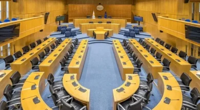 vouli_sinedriaseis_768x512-thumb