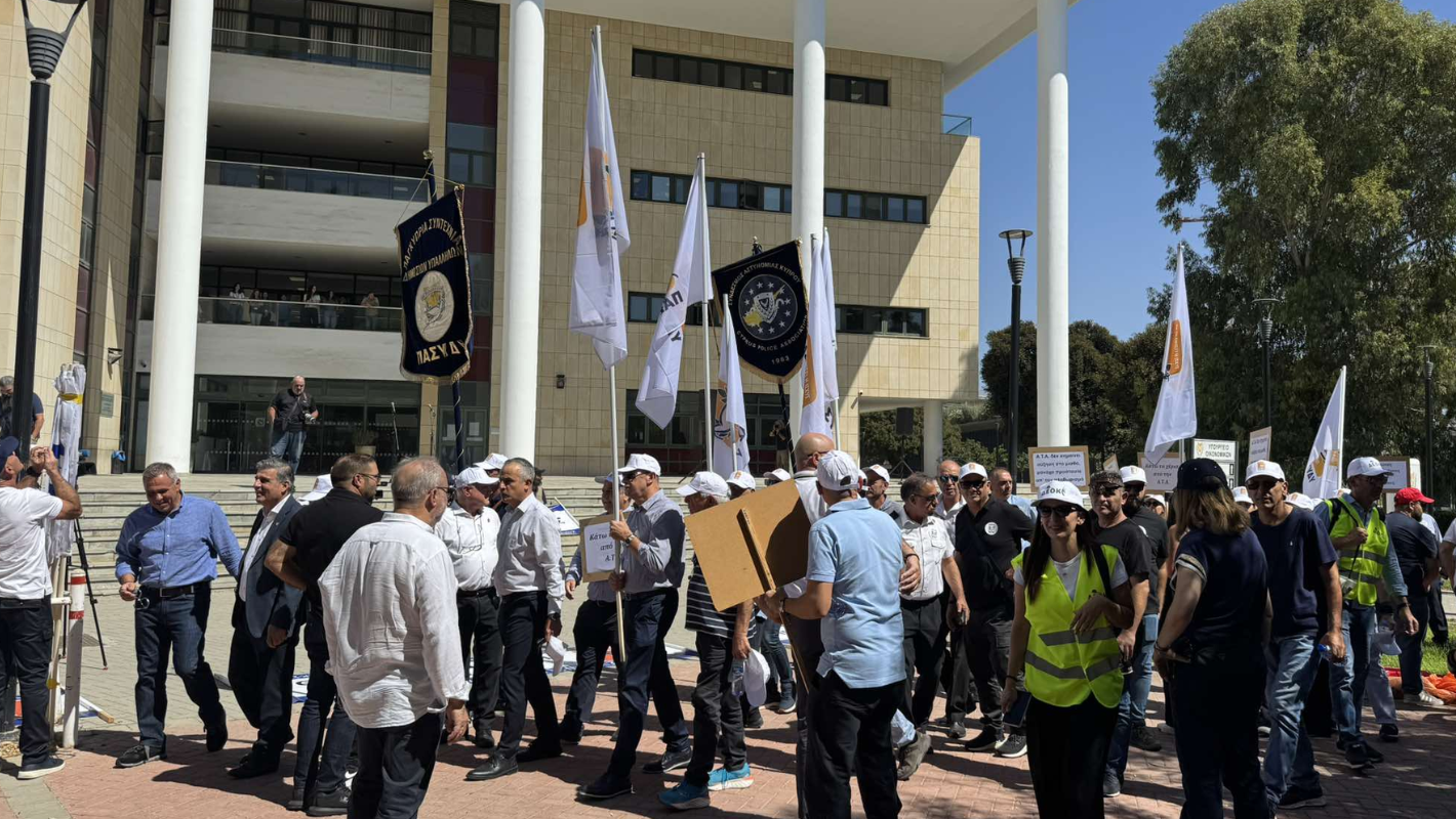 Σε εξέλιξη η 3ωρη παναπεργία για την ΑΤΑ – Σε λίγη ώρα οι επαρχιακές συγκεντρώσεις (φώτο)