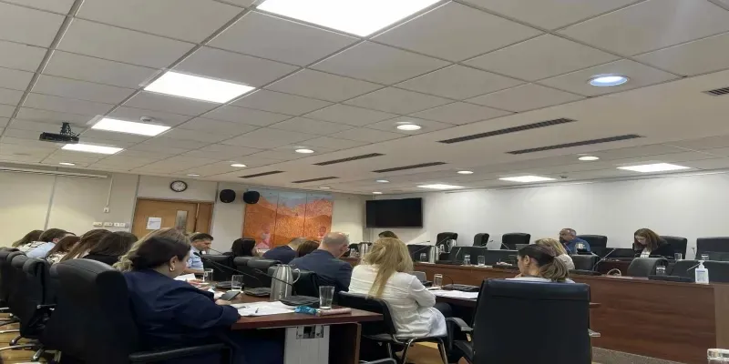 Δαιδαλώδεις διαδικασίες για σεξ. παρενόχληση στην εργασία – Ελλιπής η νομοθεσία
