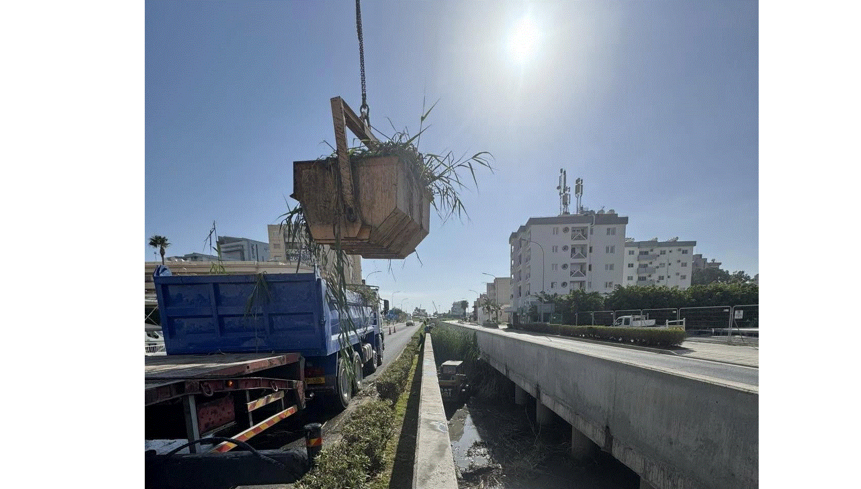 Εργασίες καθαρισμού ομβρίων υδάτων από τον ΕΟΑ Λάρνακας