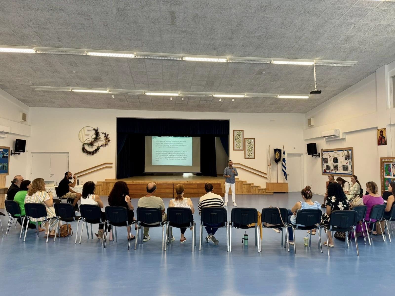 Διημέρο Σεμινάριο Εκπαιδευτικού των Δημοτικών Σχολείων Αγγλισίδων και Λευκάρων με θέμα «Τα 10 βήματα της διαχείρισης της συμπεριφοράς στη σχολική τάξη» (φώτο)
