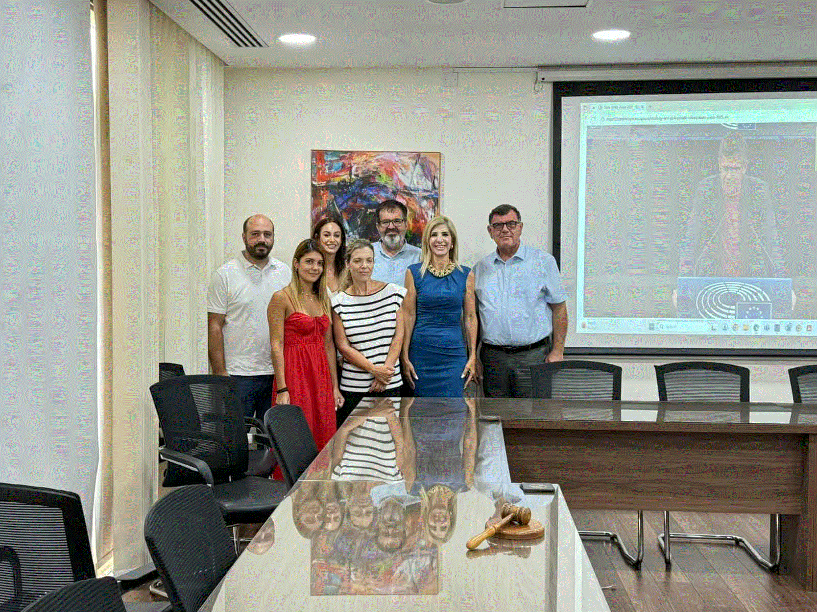 Aπό την ζωντανή παρακολούθηση της ομιλίας της Προέδρου της Ευρωπαϊκής Επιτροπής Ούρσουλας φον ντερ Λάιεν στα Γραφεία του Δήμου Λάρνακας