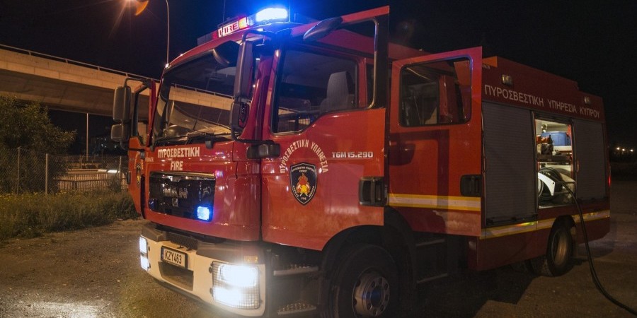 39χρονη κλειδώθηκε σε κατάστημα και του έβαλε φωτιά