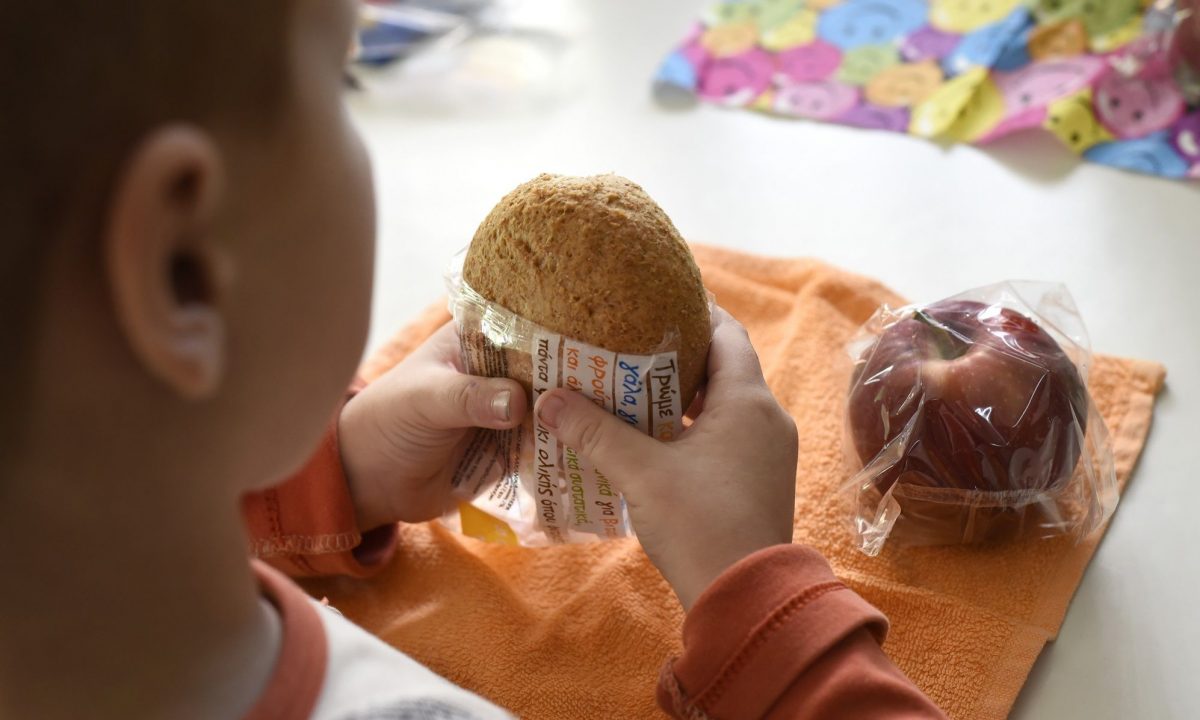 €73 εκ. για επιδότηση διδάκτρων και σίτισης παιδιών: Ποιοι επωφελούνται, πως υποβάλλονται οι αιτήσεις