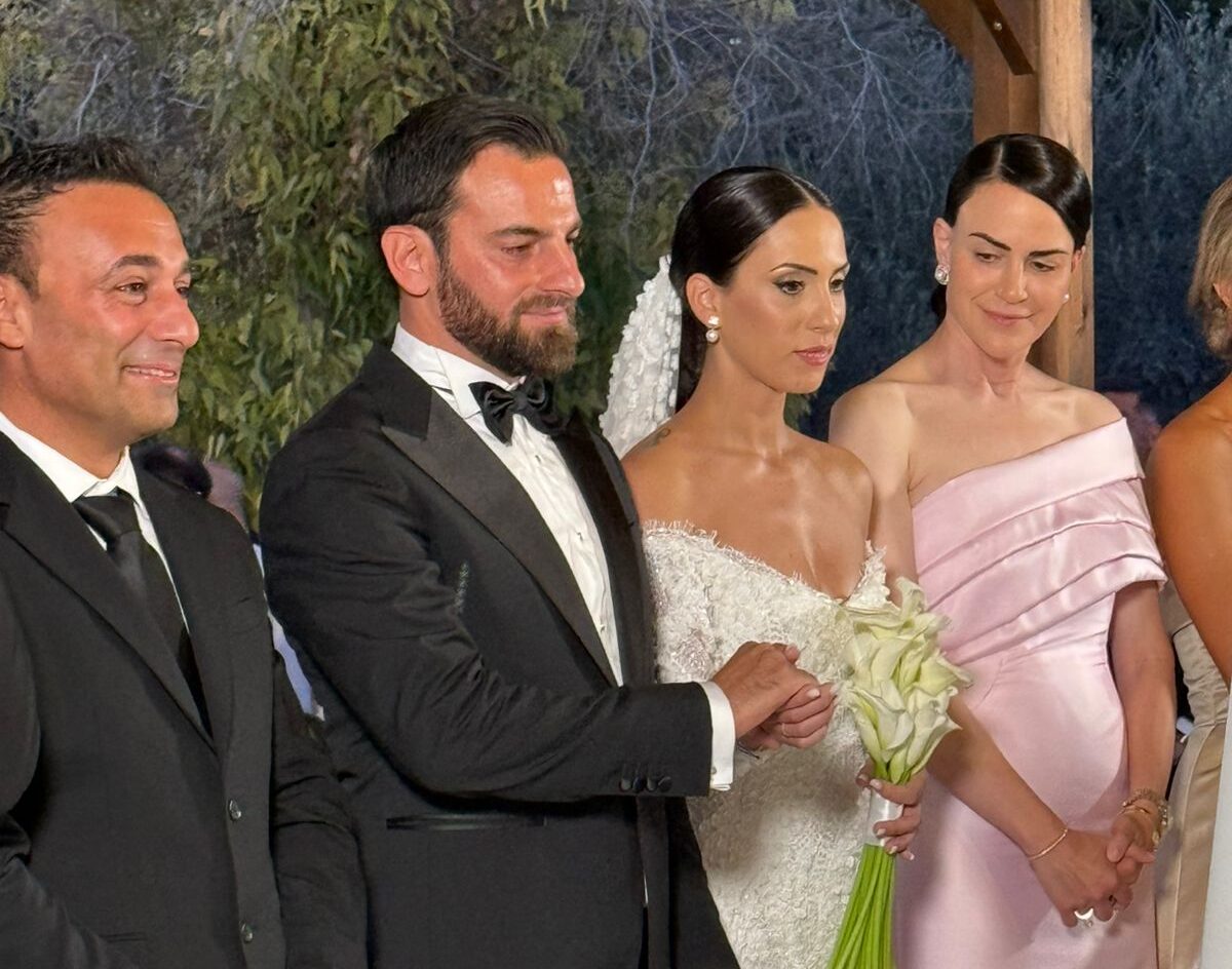 Just Married: Κούλλης Παύλου & Άντριαν Μενελάου ένωσαν τις ζωές τους με τα ιερά δεσμά του γάμου