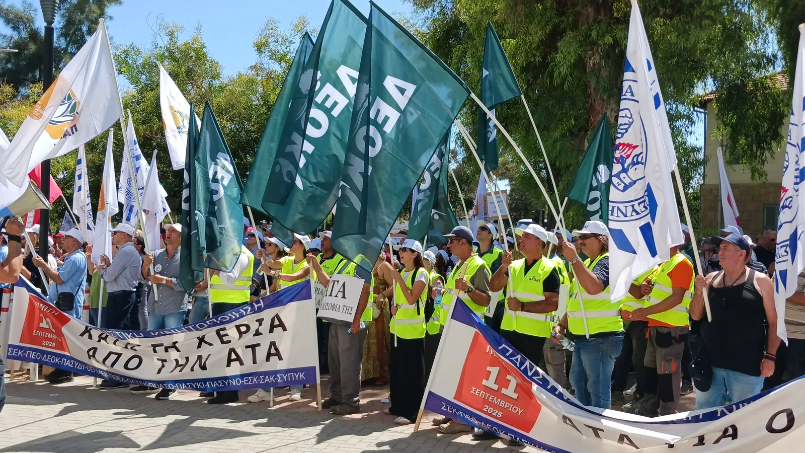 Παρέλυσε για 3 ώρες η χώρα λόγω Παναπεργίας για την ΑΤΑ