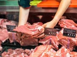 depositphotos_223600664-stock-photo-closeup-female-butcher-hands-holding