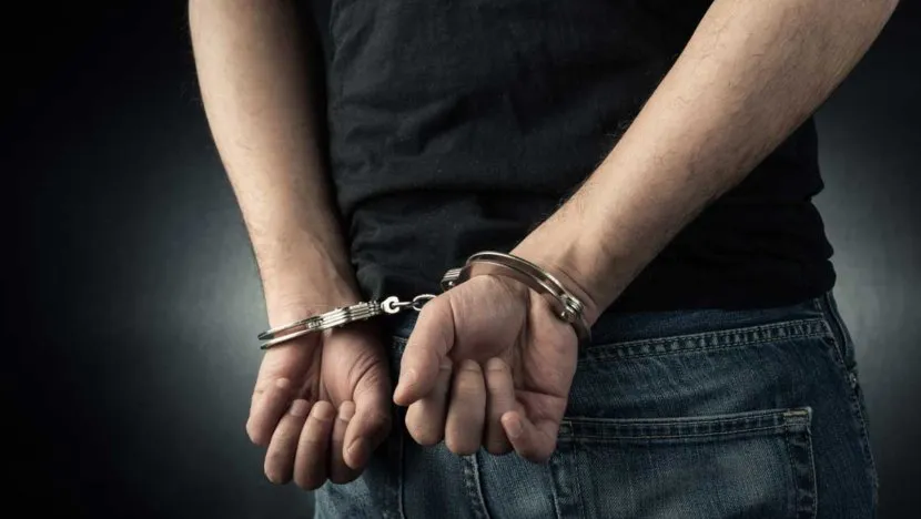 Χειροπέδες σε 29χρονο για κατοχή ναρκωτικών και εκρηκτικών υλών