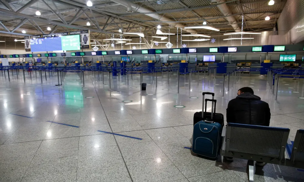 «Αναγκαζόμαστε να πληρώνουμε πάνω από 1.200 ευρώ ετησίως για αεροπορικά εισιτήρια» καταγγέλλουν φοιτητές