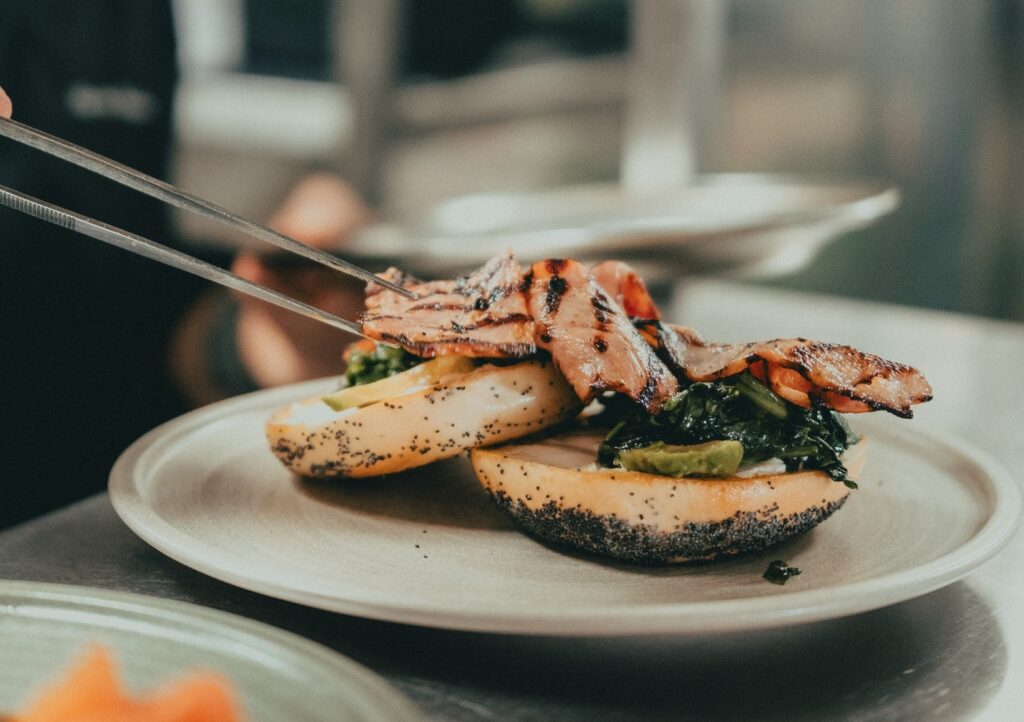 Μια νέα γευστική εμπειρία σε περιμένει στο Enigma Resto Bar