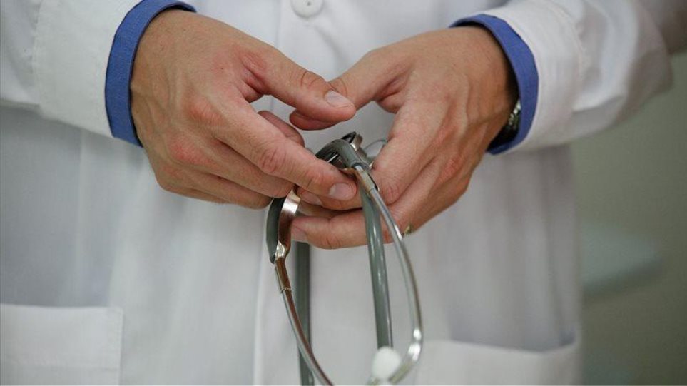 ΠΙΣ: Αναστάλθηκε η άδεια γαστρεντερολόγου λόγω άσεμνης επίθεσης