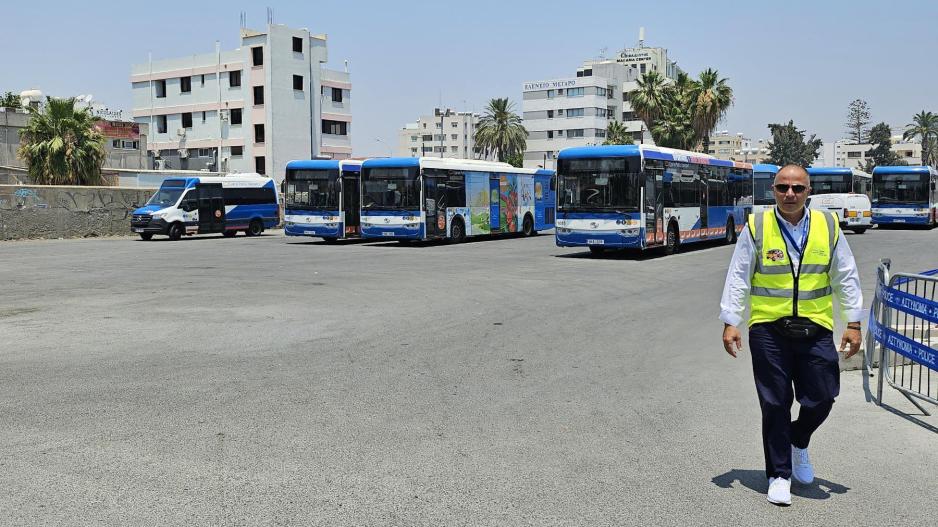 Επαναρχίζει με φρουρούς ασφαλείας διαδρομή σχολικού λεωφορείου στη Λάρνακα