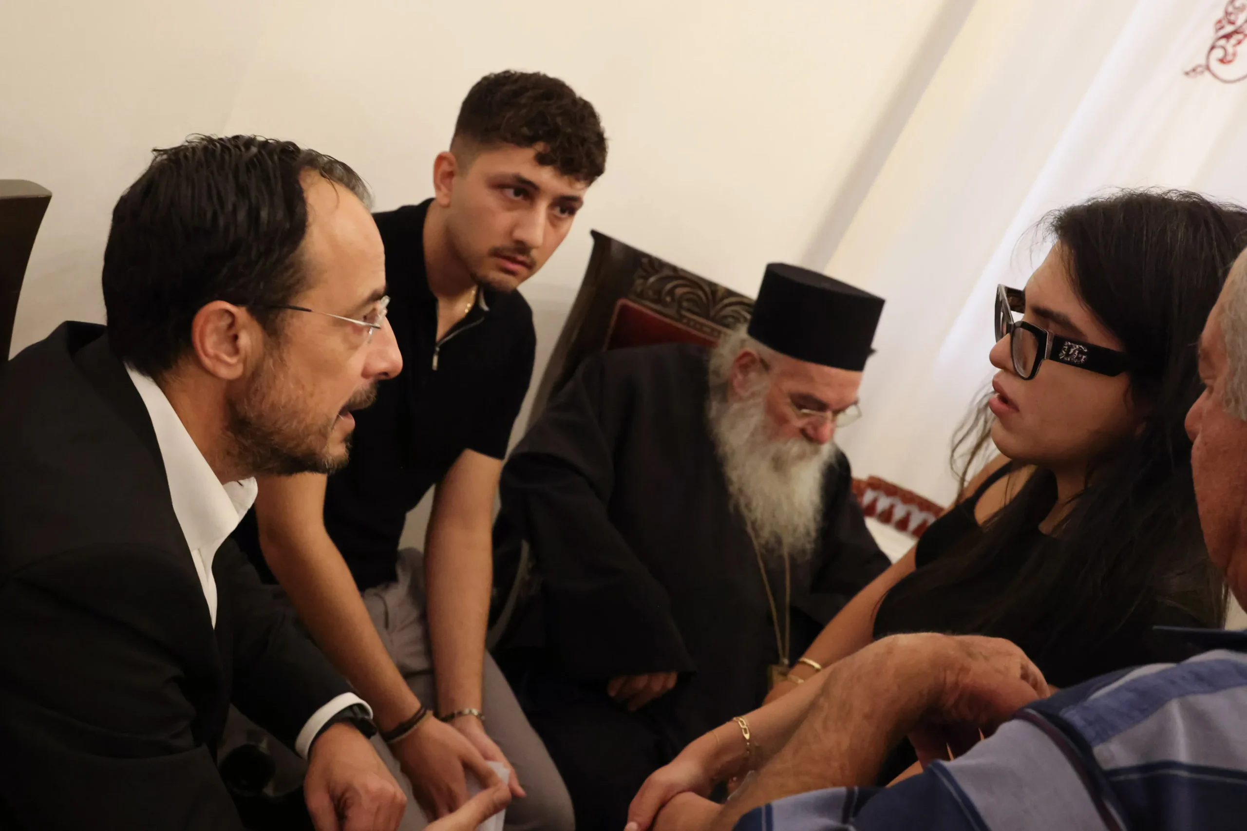 Σε τρισάγιο στον Ιερό Ναό Αγίας Παρασκευής και Παναγίας Ελευθερώτριας, στη Μοσφιλωτή ο ΠτΔ εις μνήμη των θυμάτων της αεροπορικής τραγωδίας της “‘Ηλιος”