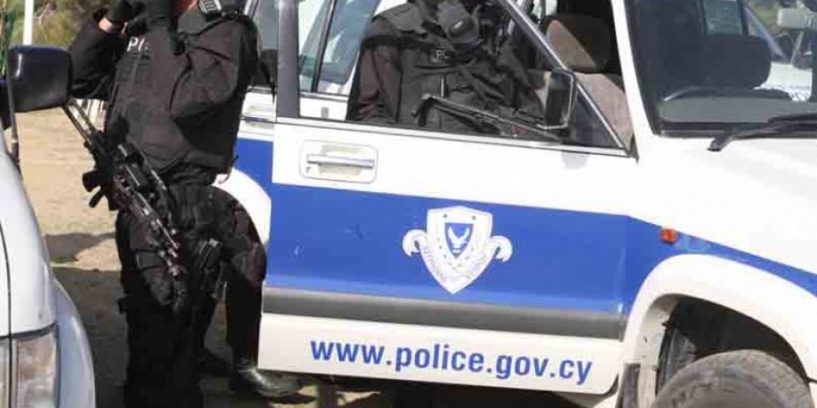 Έφοδος αστυνομίας σε οικίες – Έλεγχος προσώπων για νόμιμη διαμονή