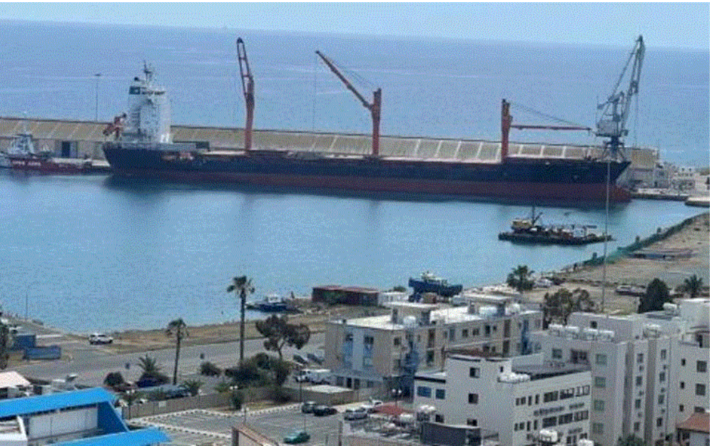 Πυρκαγιά σε εμπορικό πλοίο στο λιμάνι Λάρνακας