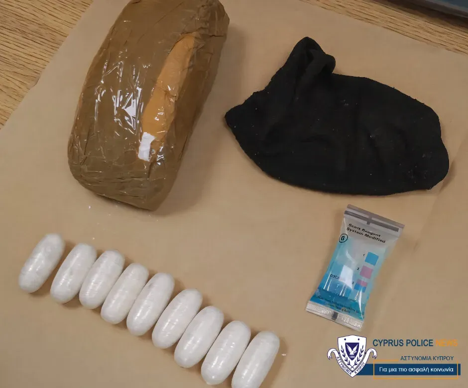 24 αυγά κοκαΐνης απέβαλε η 23χρονη που έκρυβε ναρκωτικά στα εσώρουχά της – Τέθηκε υπό οκταήμερη κράτηση, ενώ σ