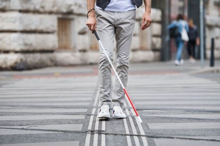 Ακατάλληλο μέσο μεταφοράς τυφλών από το χώρο διαμονής τους στη Σχολή Τυφλών