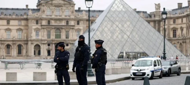 2025-10-19T102734Z_612505761_RC2YEHADILVV_RTRMADP_5_FRANCE-CRIME-LOUVRE-1-1200×800-1