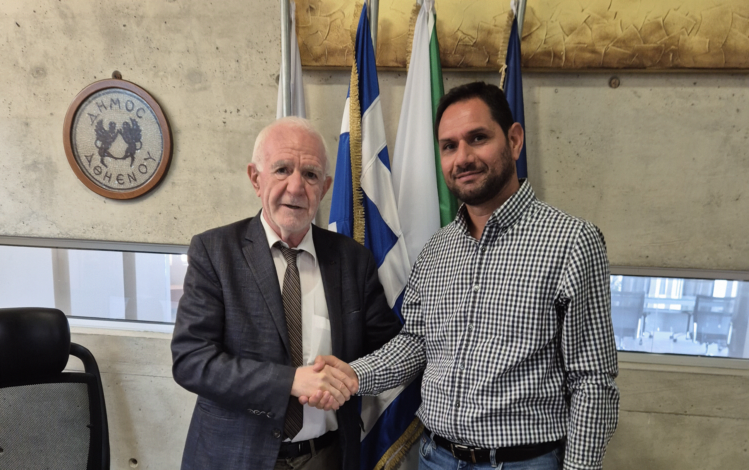 Έπεσαν οι υπογραφές για τις συμβάσεις για τους δρόμους στα δύο Δημοτικά Διαμερίσματα Αθηένου και Αβδελλερού με πρέμιξ», και για την «Αναβάθμιση του αναψυκτηρίου, σε καφετέρια»