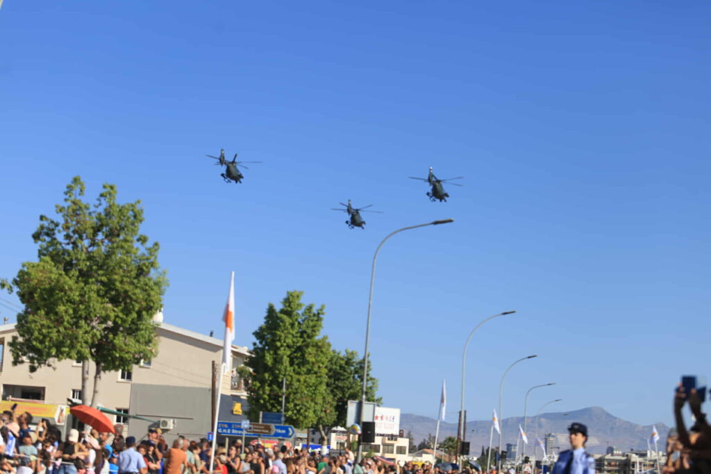 Σείστηκε η γη της Λευκωσίας: Ρίγη ενθουσιασμού από τα ελληνικά F-16 στην παρέλαση, αποκαλυπτήρια για H-145Μ κα