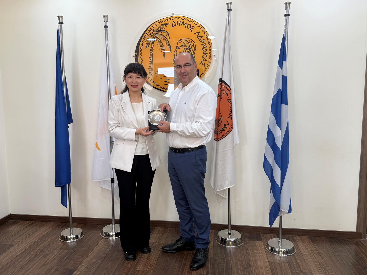 Επίσκεψη Αντιπροσωπείας από την Πόλη Γιτσάγκ της Κίνας στο Δημαρχείο Λάρνακας Επίσκεψη Αντιπροσωπείας από την Πόλη Γιτσάγκ της Κίνας στο Δημαρχείο Λάρνακας