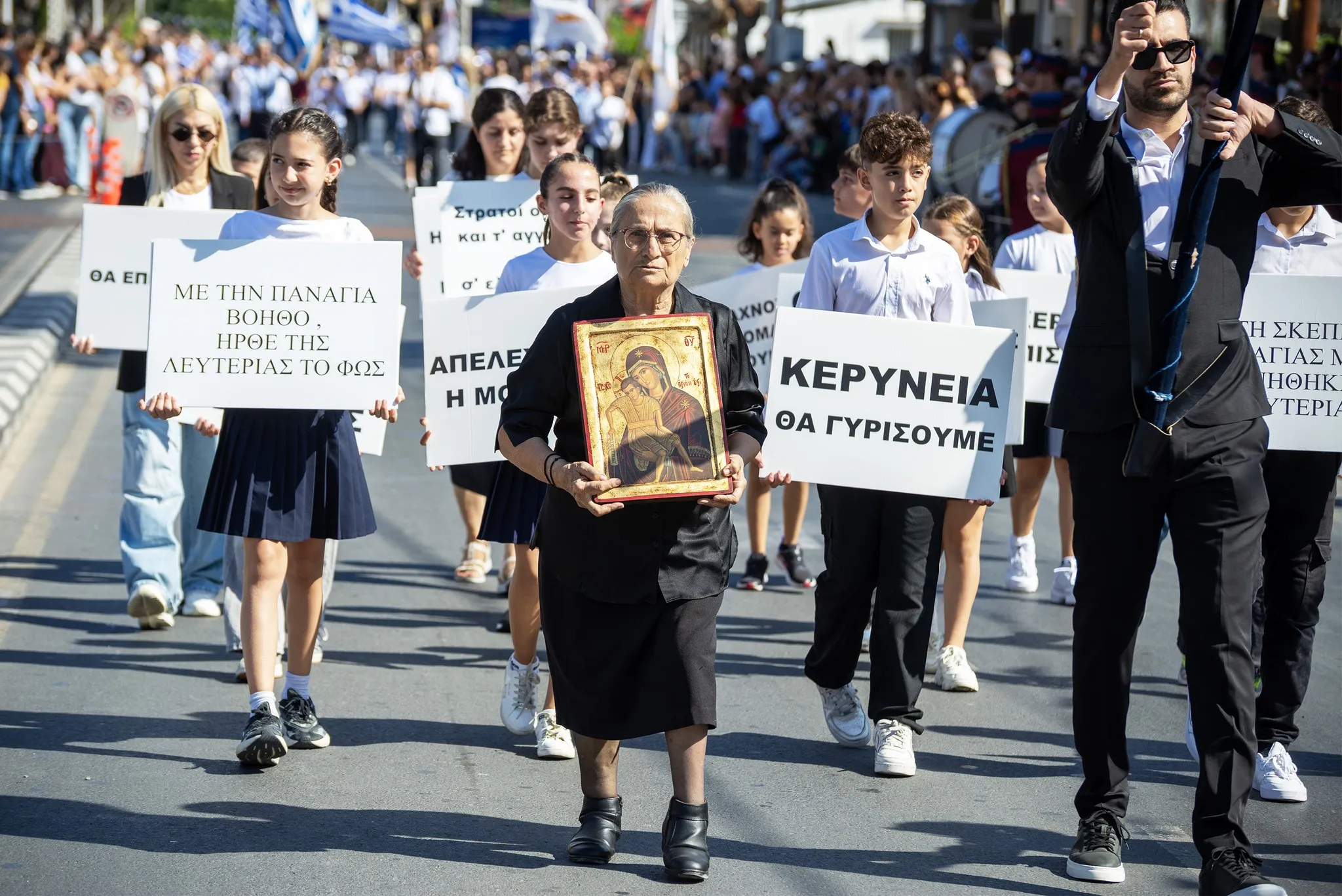 Ρίγη συγκίνησης στη Λεμεσό:Παρέλασε η Χαρίτα κρατώντας την εικόνα της Παναγίας