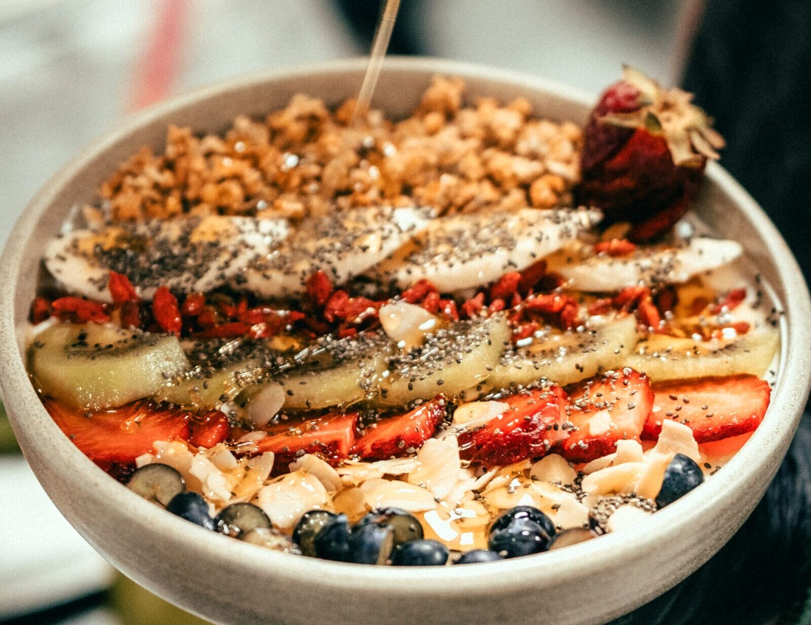 Brunch με θέα τη θάλασσα: Όταν το Enigma Resto Bar μετατρέπει την Κυριακή σε εμπειρία