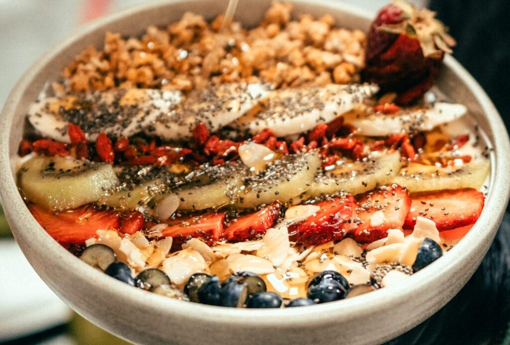 Brunch με θέα τη θάλασσα: Όταν το Enigma Resto Bar μετατρέπει την Κυριακή σε εμπειρία