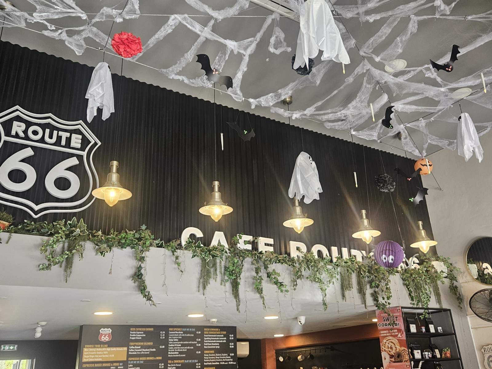 “Route 66 CAFE” – Μοναδικές στιγμές σε έναν καλαίσθητο χώρο στο Μενεού