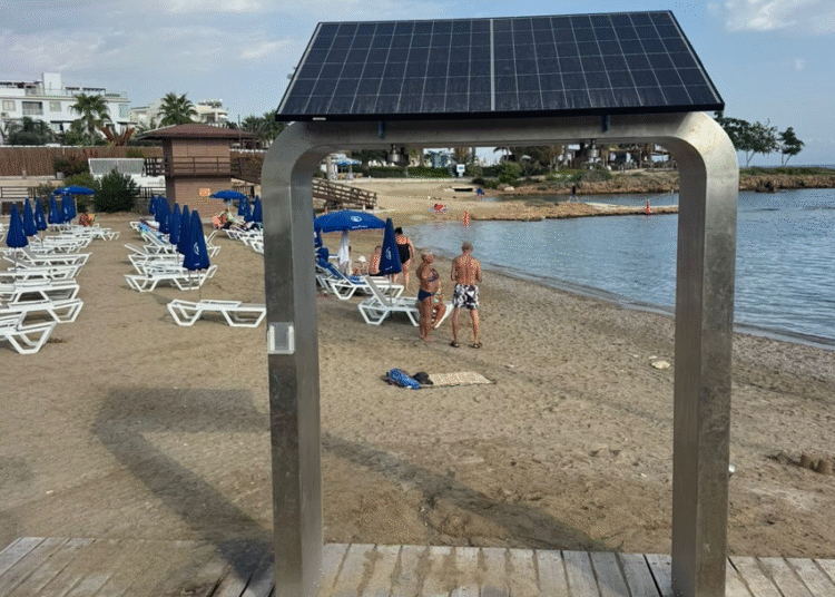 Εγκατάσταση 18 υπερσύγχρονων ντουζιέρων στον Πρωταρά – Λειτουργούν με ηλιακή ενέργεια