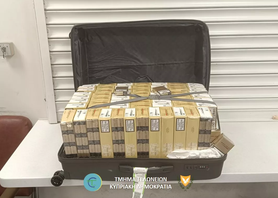 Σύλληψη 48χρονης Τουρκοκύπριας επιβάτιδας με 65 κούτες τσιγάρων χωρίς σήμανση στο Αεροδρόμιο Λάρνακας Σύλληψη 48χρονης Τουρκοκύπριας επιβάτιδας με 65 κούτες τσιγάρων χωρίς σήμανση στο Αεροδρόμιο Λάρνακας