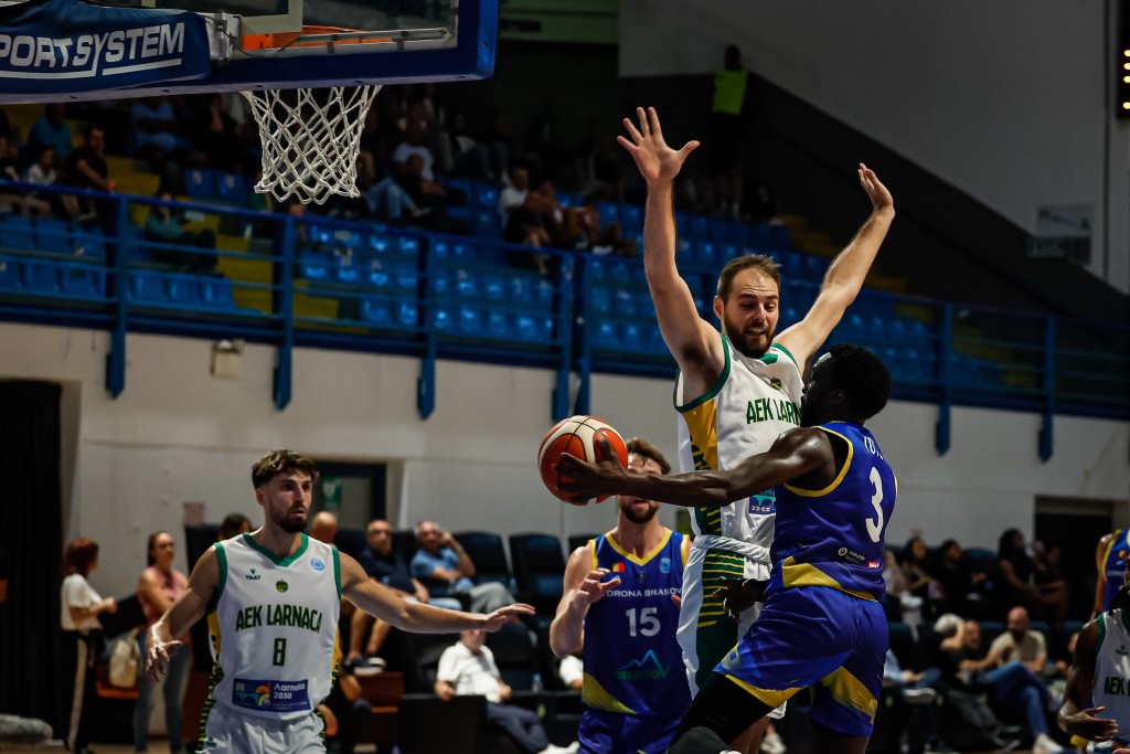 Η Πετρολίνα ΑΕΚ κέρδισε άνετα την CSM Corona Brasov