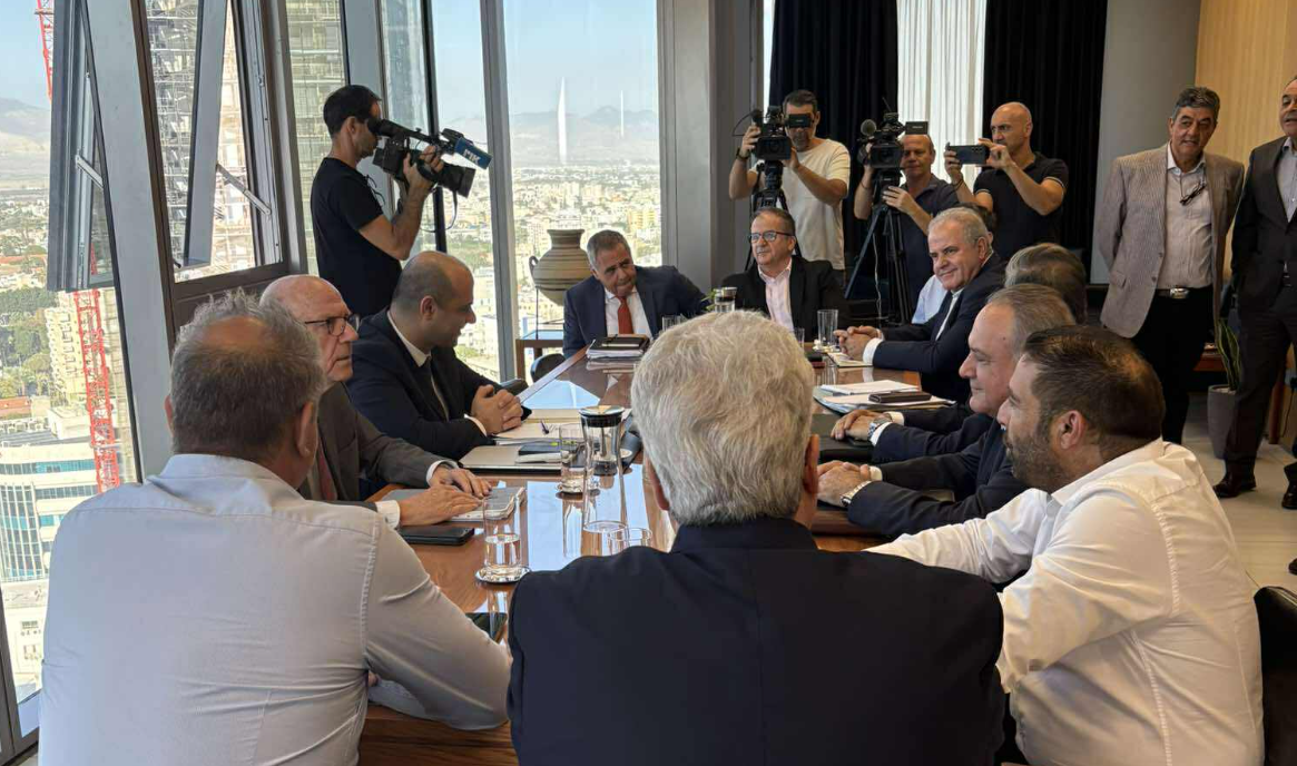 ‘Ωρα μηδέν για την ΑΤΑ: Ναυάγιο ή συμφωνία στη κοινή συνάντηση κοινωνικών εταίρων-Υπουργών