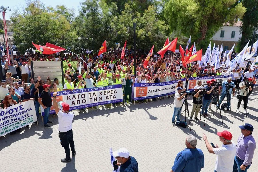 Βλέπουν τους εργοδότες για ΑΤΑ οι Υπουργοί Εργασίας και Οικονομικών