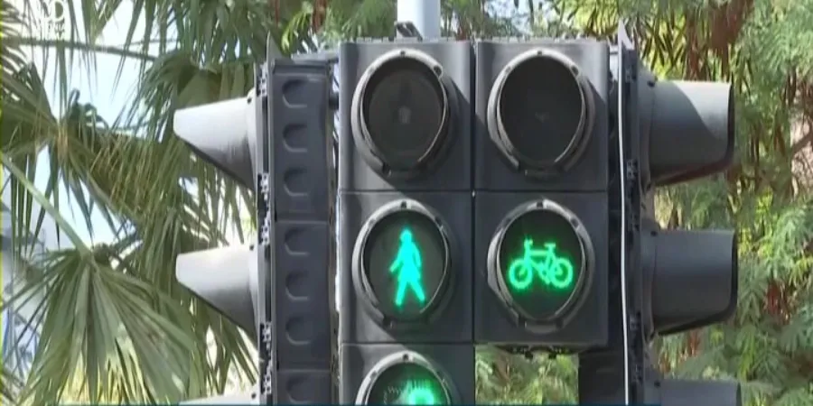 Τέλος ο Σταμάτης και ο Γρηγόρης – Μπήκαν γυναικείες φιγούρες στα φανάρια