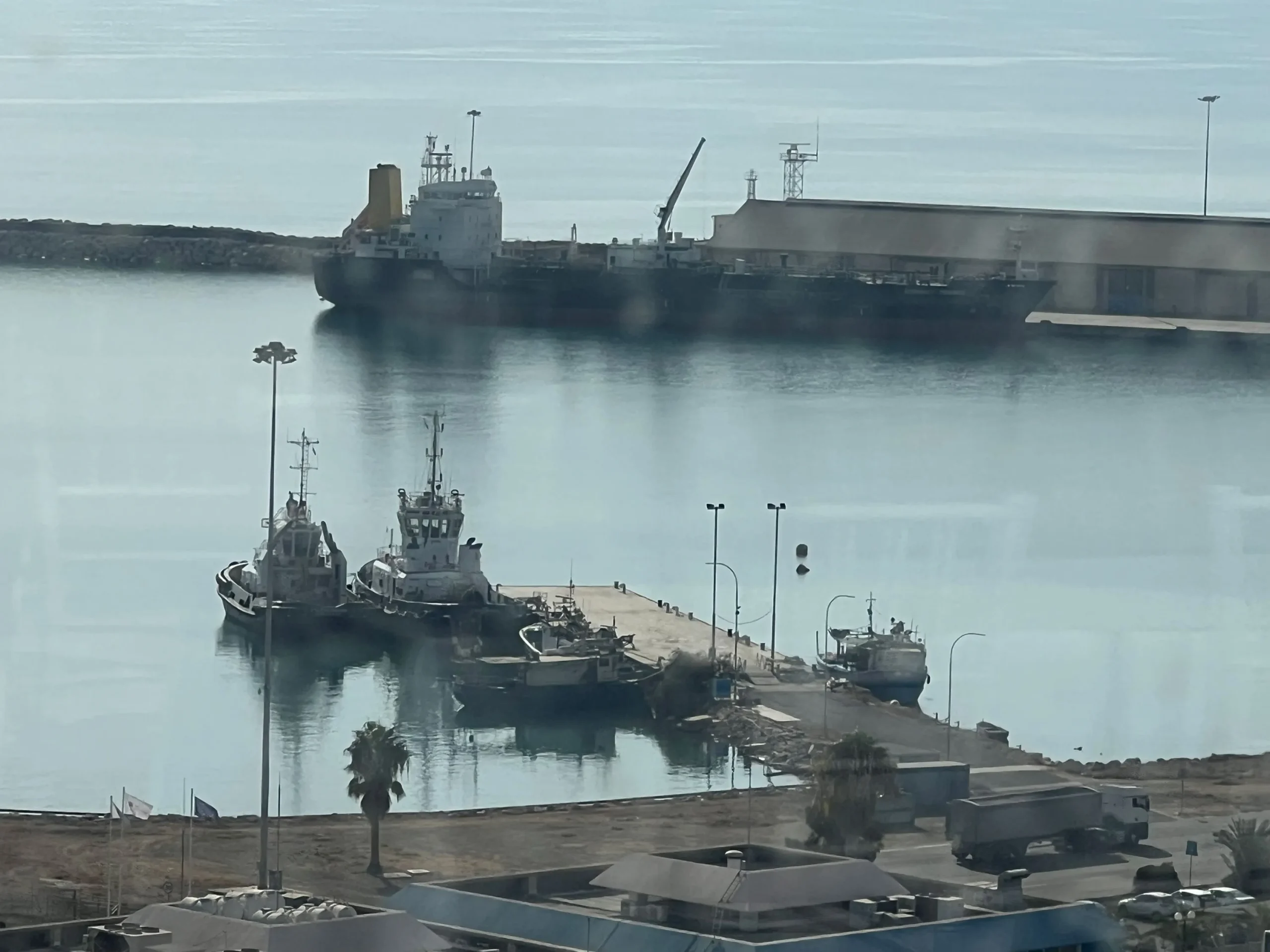 Συγκέντρωση υποστήριξης έξω από το λιμάνι Λάρνακας για το πλοίο του Στολίσκου Συγκέντρωση υποστήριξης έξω από το λιμάνι Λάρνακας για το πλοίο του Στολίσκου