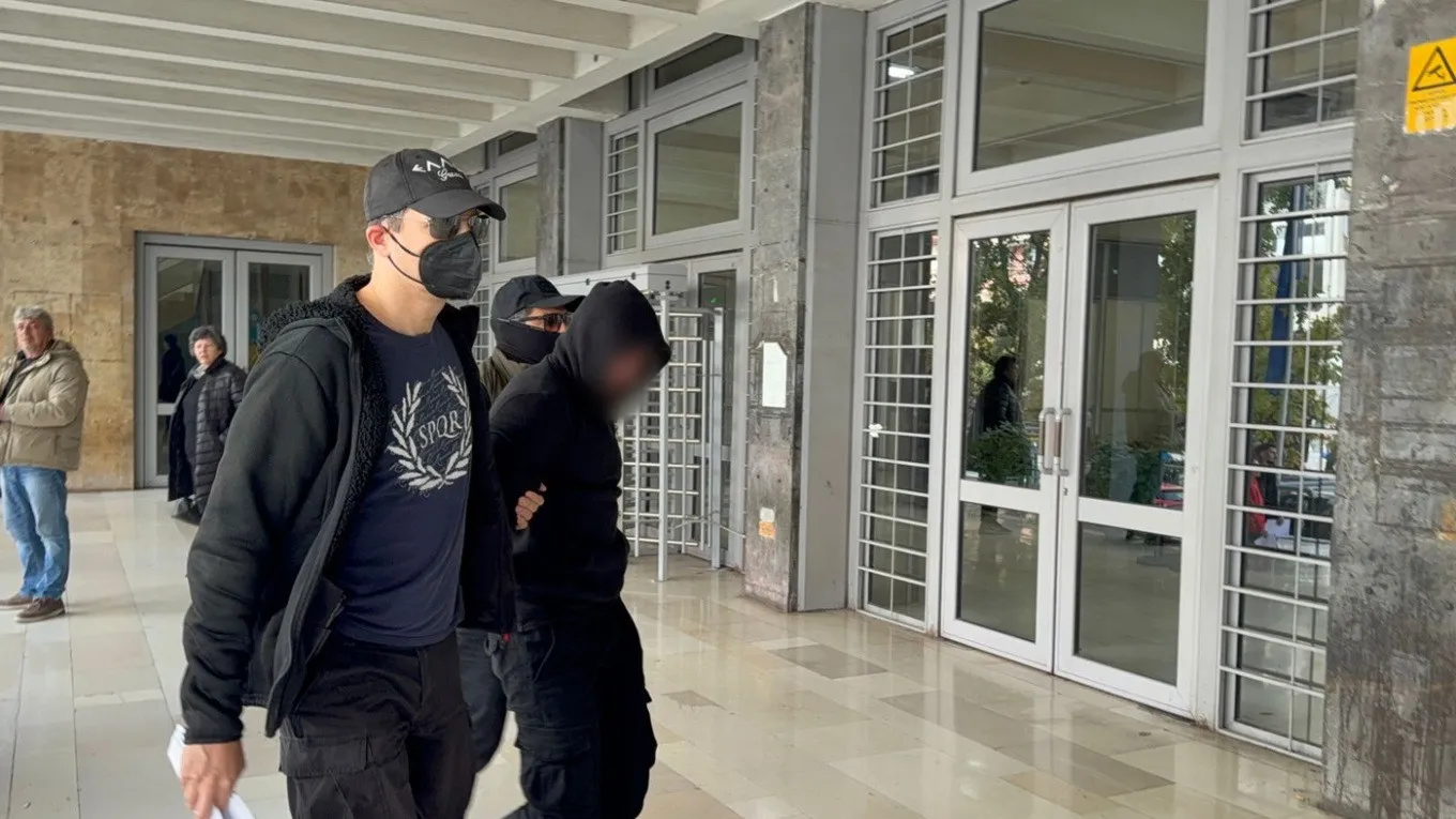 Στον Εισαγγελέα Θεσσαλονίκης οι δύο 28χρονοι ύποπτοι για τον φόνο Δημοσθένους  (φώτο)