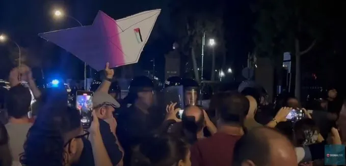 Ένωση Συντακτών: Καταδικάζει τη βία κατά δημοσιογράφου από την Αστυνομία