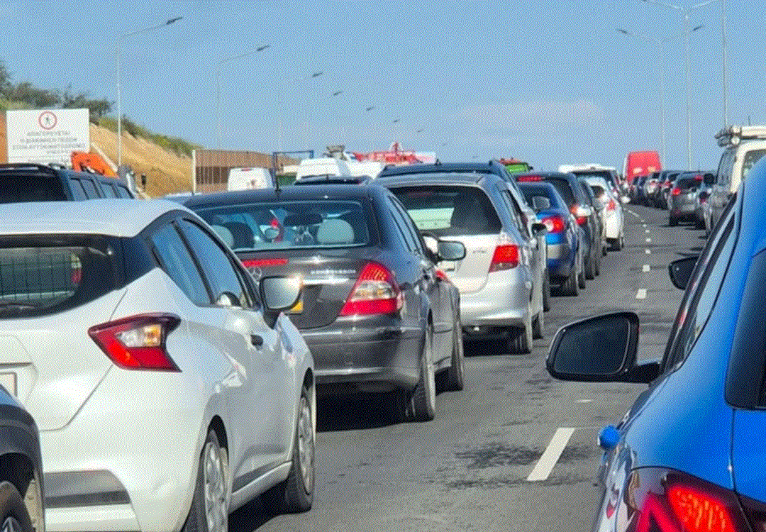 Κυκλοφοριακό «χάος» μετά από τροχαίο με τρία οχήματα στη Λευκωσία