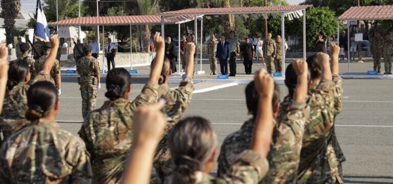 gynaikes-stratos-ethelontiki-katataksi-e1743772252666-768×432